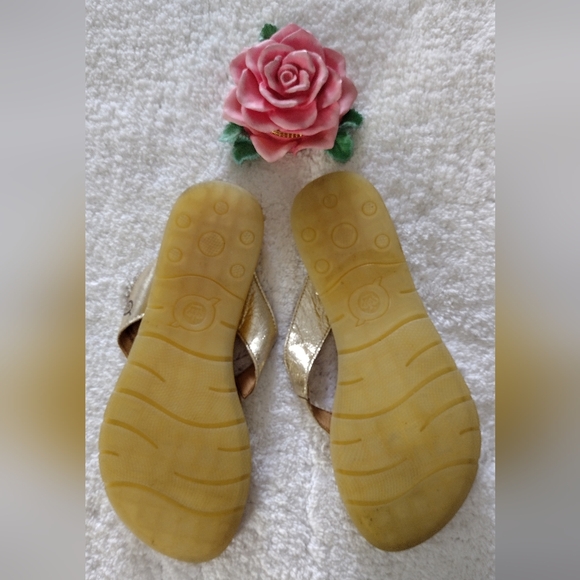 Born Metallic Gold Leather Flip Flop Sandals Size 10 - Picture 2 of 6